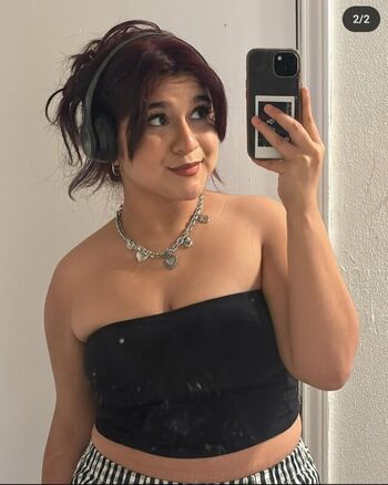 Full leaked Anniesbookstore private onlyfans photo