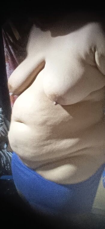 anouk_busty