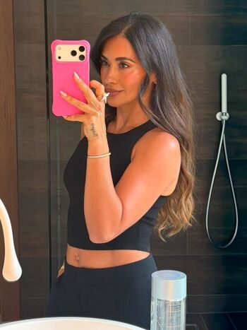 Antonela Roccuzzo Wifelionel Messi