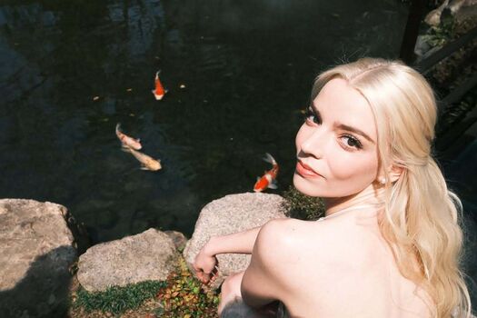 Full leaked Anya taylor joy page private onlyfans photo