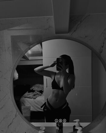 Full leaked Apollinegrmz private onlyfans photo