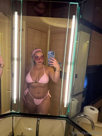 Full leaked Araqueenbae private onlyfans photo