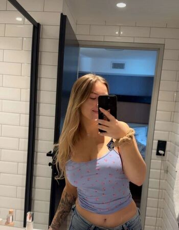 Full leaked Areliann private onlyfans photo