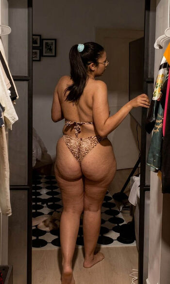 Full leaked Ari v private onlyfans photo