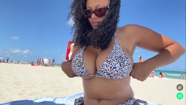 Full leaked Ari v private onlyfans photo