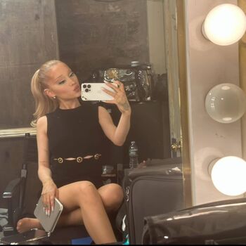 Full leaked Ariana grande page private onlyfans photo