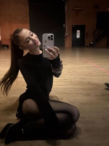 Full leaked Ariana grande private onlyfans photo