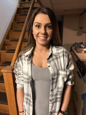 Ariana_nextdoor