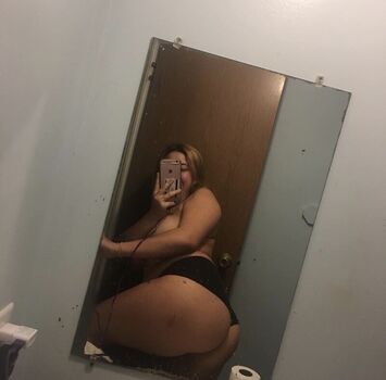 Full leaked Ariana riane private onlyfans photo