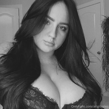 Full leaked Ariannagrajales private onlyfans photo