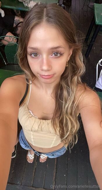 ariellesutton