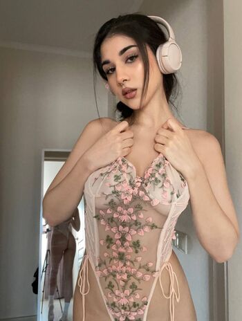 Full leaked Armenian girls private onlyfans photo