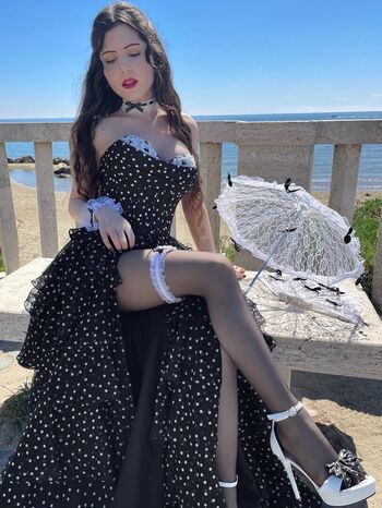 Full leaked Arual bloom page private onlyfans photo