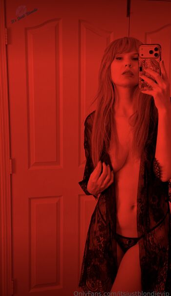 Full leaked Ashley leechin itsjustblondie private onlyfans photo