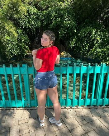Full leaked Ashleyyrobersonn private onlyfans photo