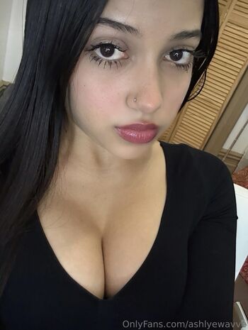 Full leaked Ashlyewavve private onlyfans photo