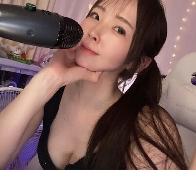 Asian Streamers