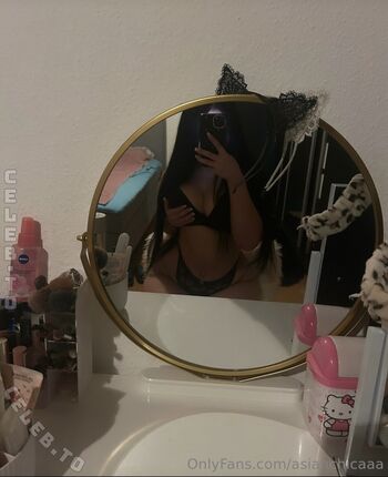 Full leaked Asianchicaaa private onlyfans photo