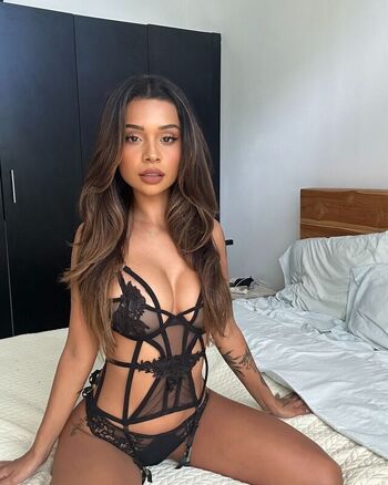 Ava Amira