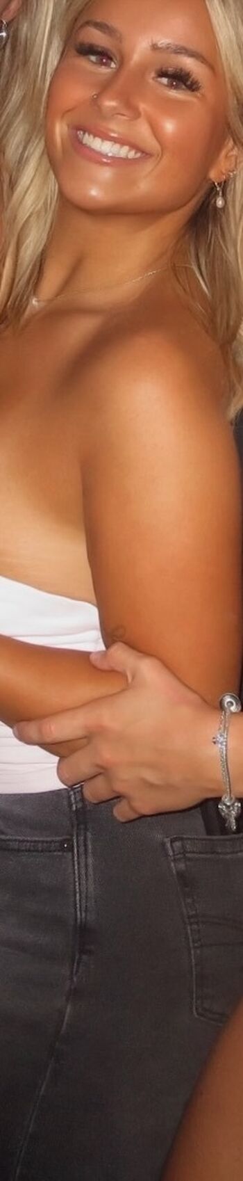 Full leaked Ebunnz/ private onlyfans photo