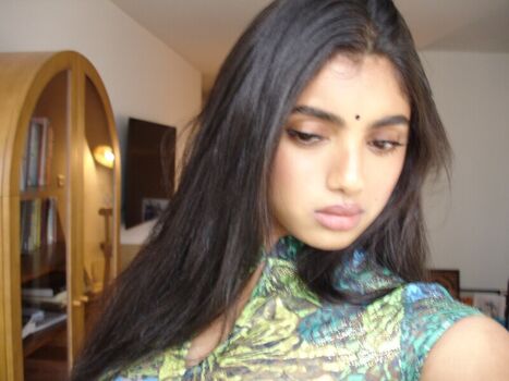 Full leaked Avantika private onlyfans photo