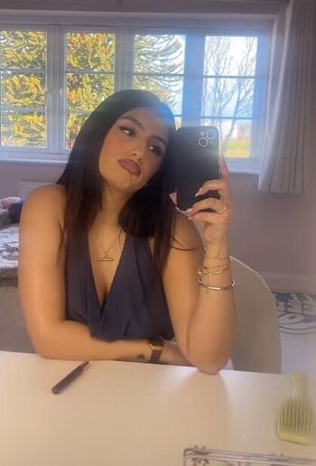Full leaked Avneet kaur page private onlyfans photo