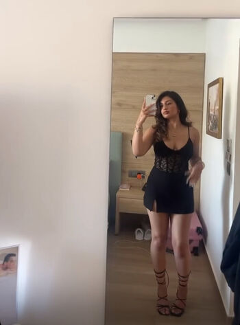 Full leaked Avneet kaur page private onlyfans photo
