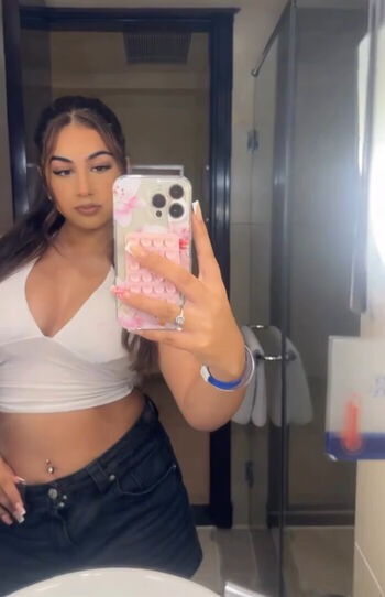 Full leaked Avneet kaur page private onlyfans photo