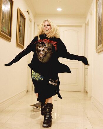 Full leaked Avril lavigne page private onlyfans photo