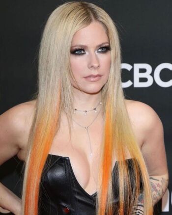 Full leaked Avril lavigne page private onlyfans photo