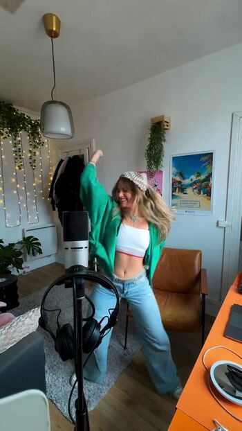 Full leaked Axelle maga page private onlyfans photo