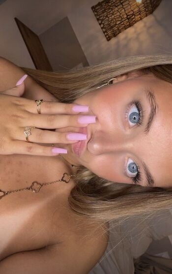 Full leaked Axelleiix private onlyfans photo