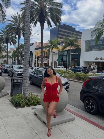 Full leaked Ayushaaaa private onlyfans photo
