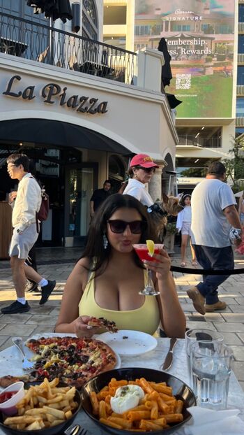 Full leaked Ayushaaaa private onlyfans photo