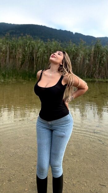 Full leaked Ayysee private onlyfans photo