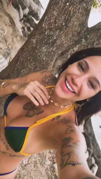 Full leaked Azzy private onlyfans photo