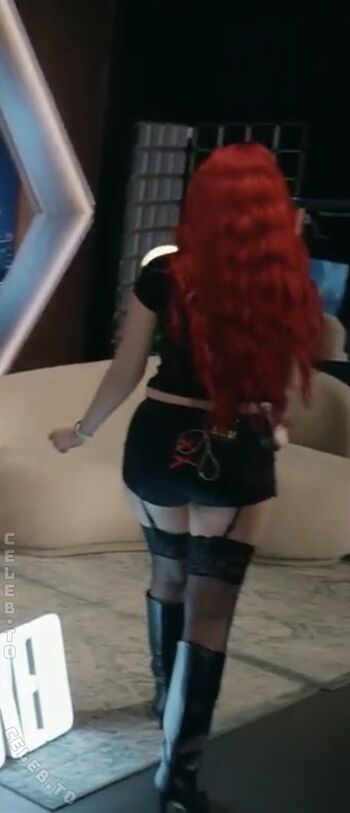 Full leaked Badmomzjay private onlyfans photo