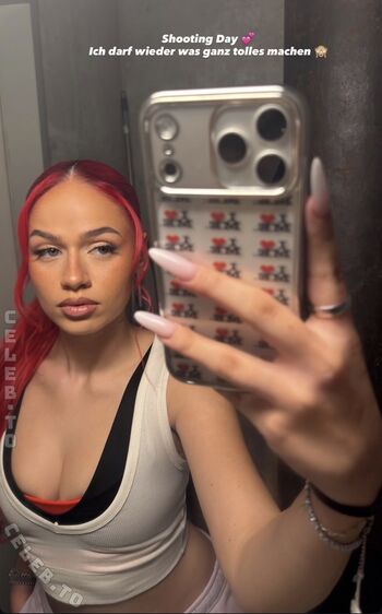 Full leaked Badmomzjay private onlyfans photo