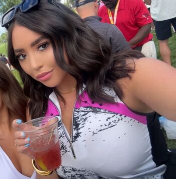 Full leaked Bailey mcavoy page private onlyfans photo