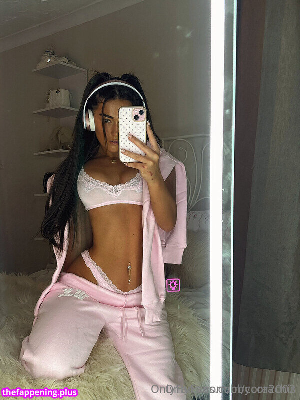 bbycorachis / cora_2oo2 / https: Naakte OnlyFans Foto #9