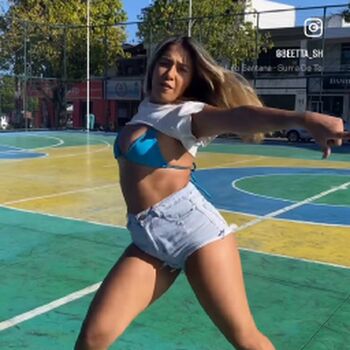 Full leaked Beetta sh private onlyfans photo