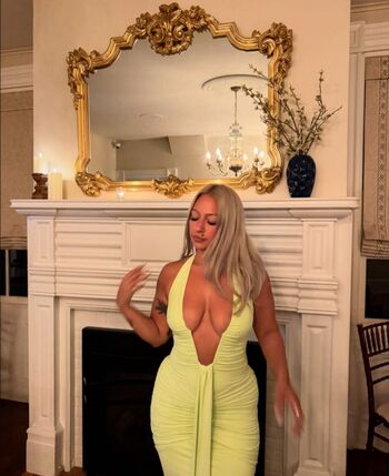 Full leaked Bella thiccc private onlyfans photo
