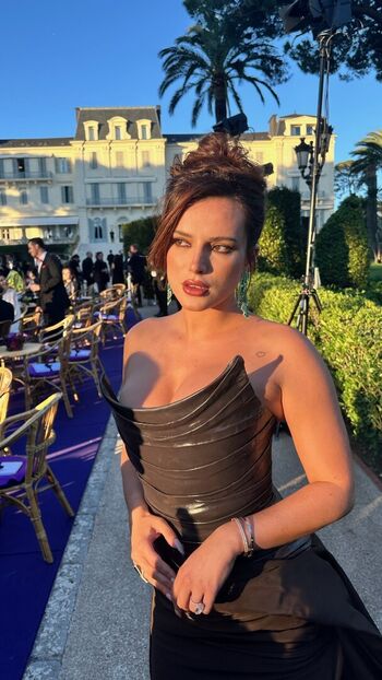 Full leaked Bella thorne  page private onlyfans photo