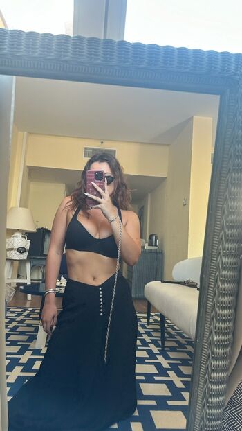 Full leaked Bella thorne private onlyfans photo