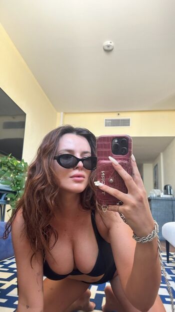 Full leaked Bella thorne private onlyfans photo