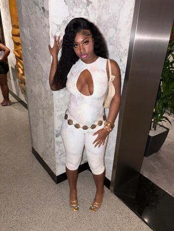 Full leaked Bigbootykyy private onlyfans photo