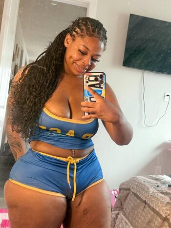 Full leaked Bignie private onlyfans photo