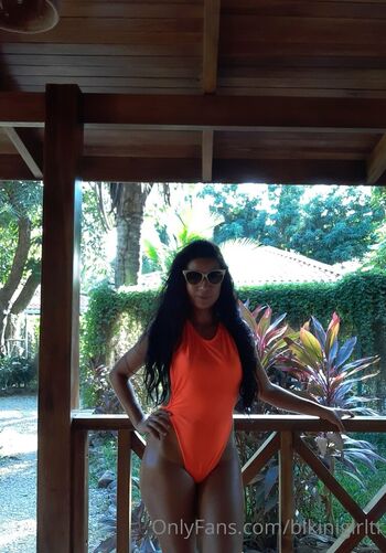 bikinigirltr
