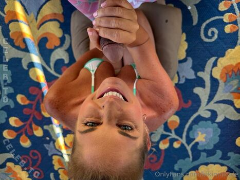 Bikininicole