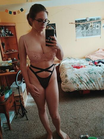 Full leaked Bittsandpieces private onlyfans photo